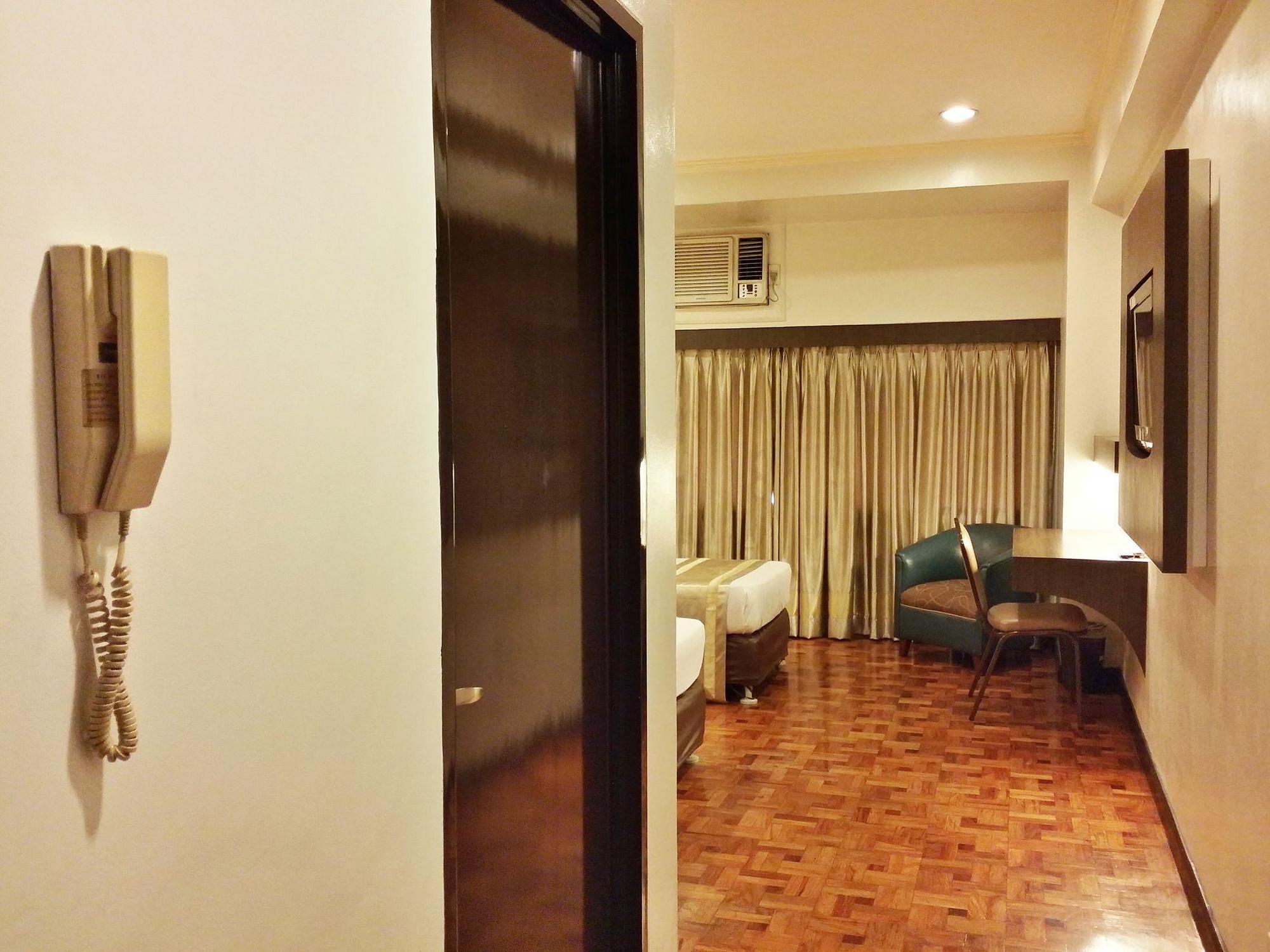 โรงแรมริชวิลล์ Mandaluyong ภายนอก รูปภาพ